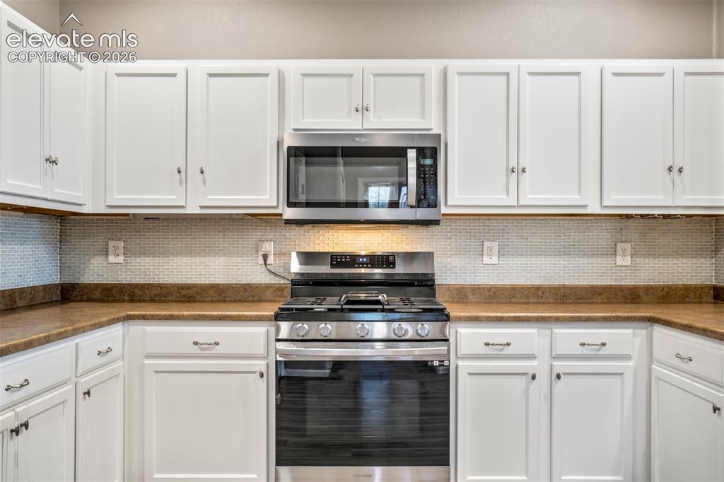 Image 14 of 50: Kitchen