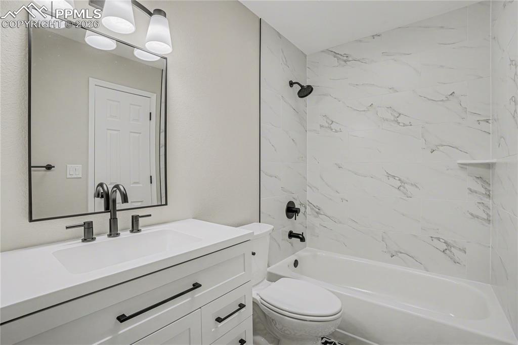 Image 10 of 34: Bathroom