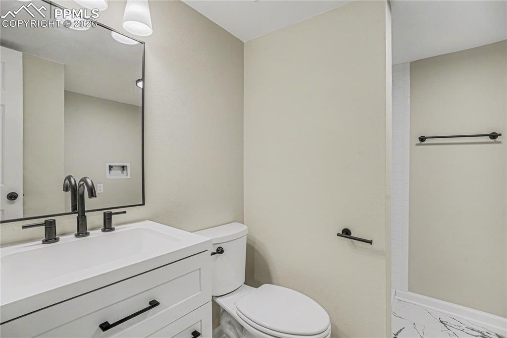 Image 17 of 34: Bathroom