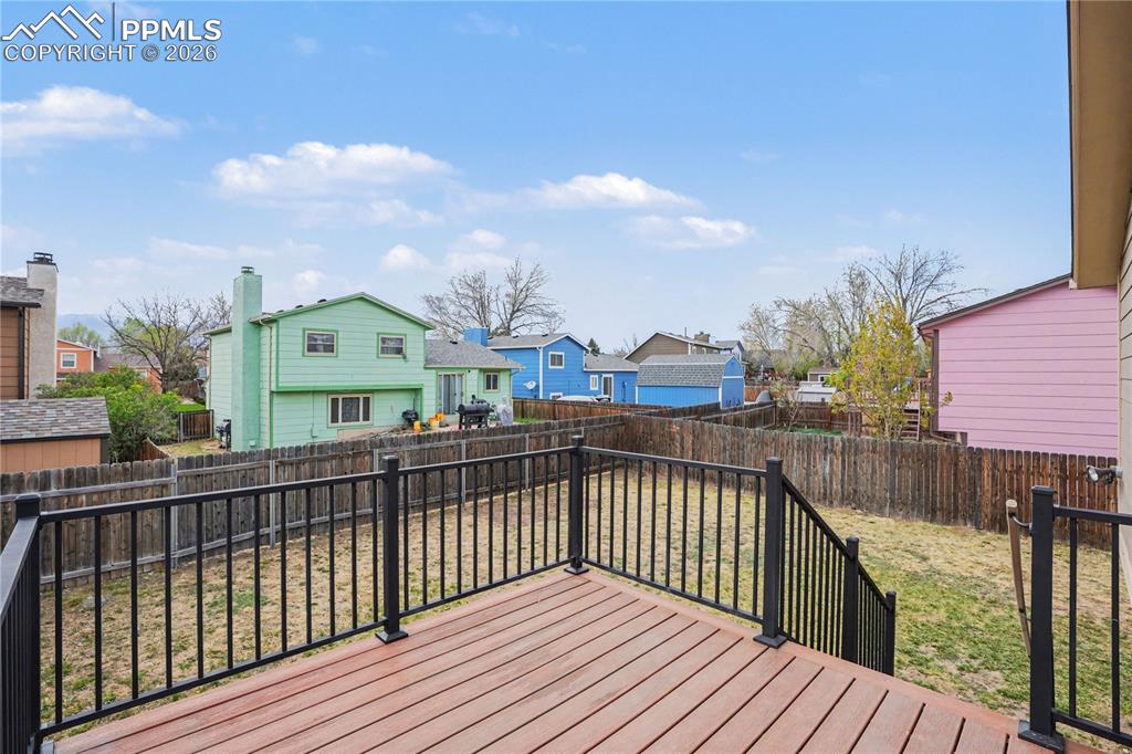 Image 18 of 34: Deck