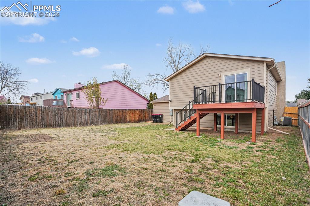 Image 20 of 34: Back of Structure