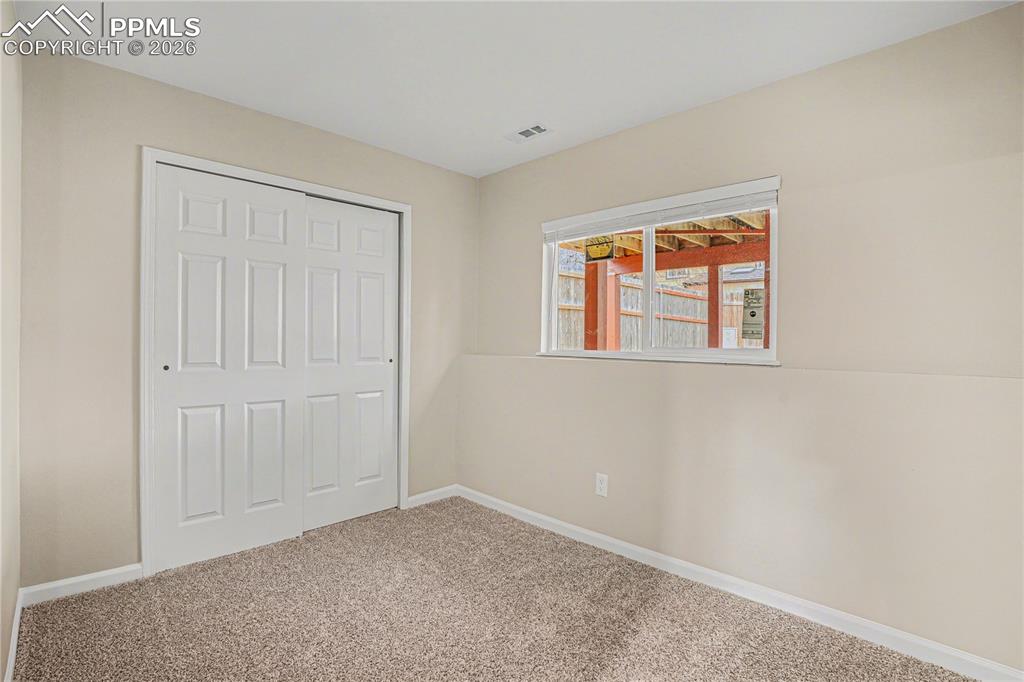 Image 31 of 34: Bedroom