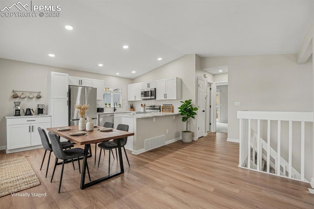 Image 4 of 34: Dining Area