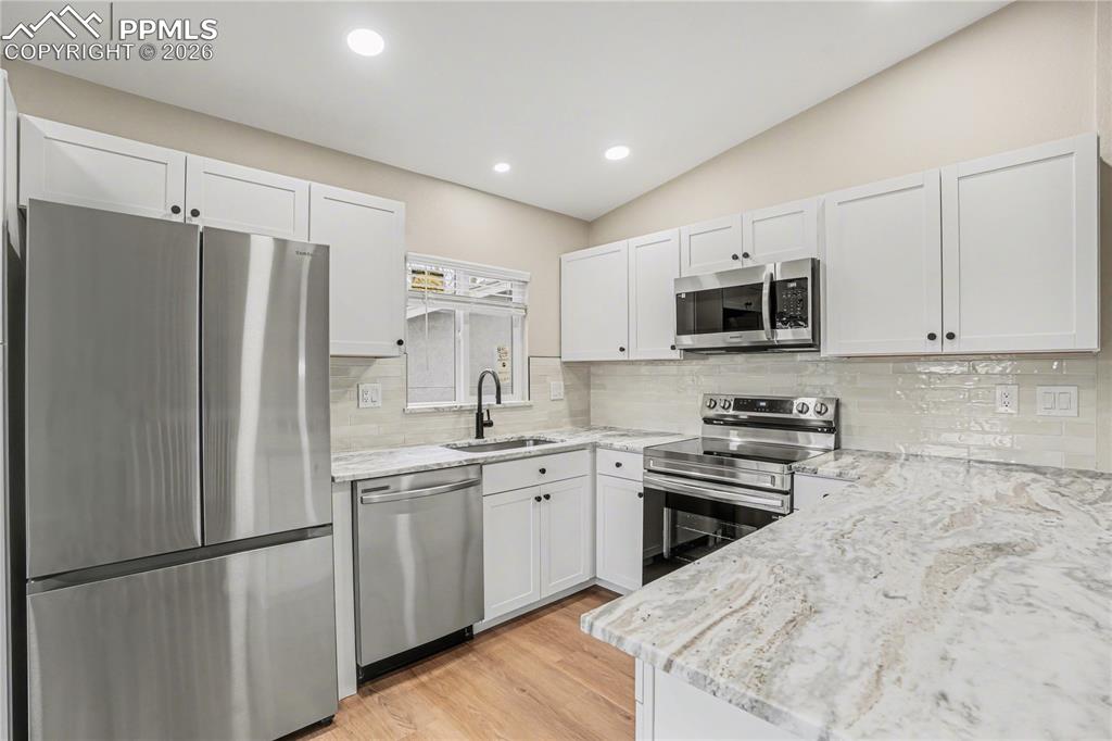 Image 6 of 34: Kitchen