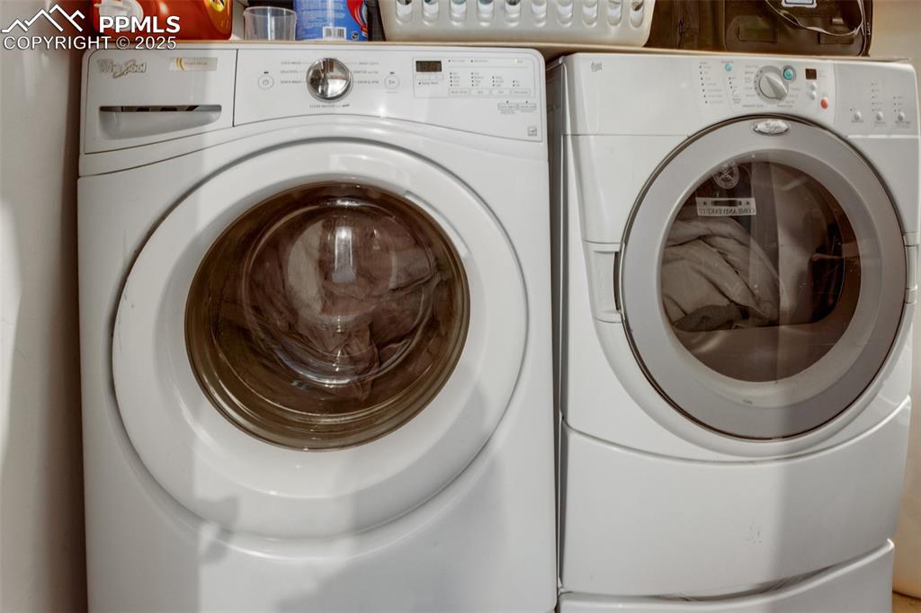 Image 38 of 50: Laundry