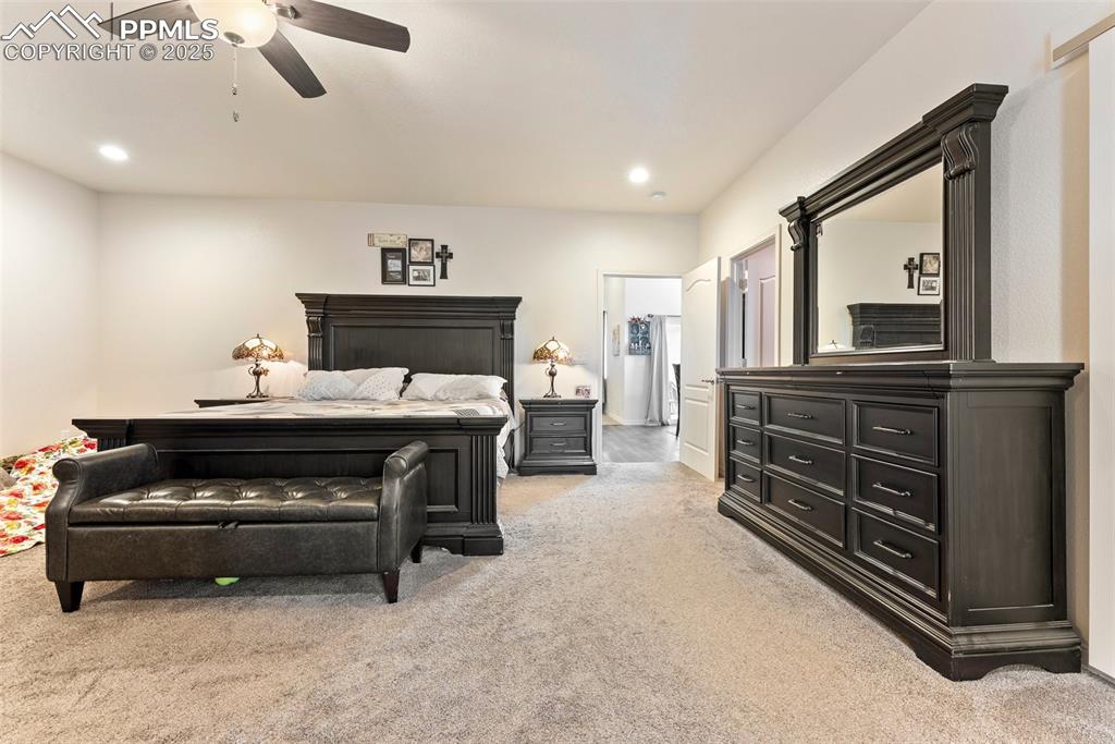 Image 15 of 40: Bedroom