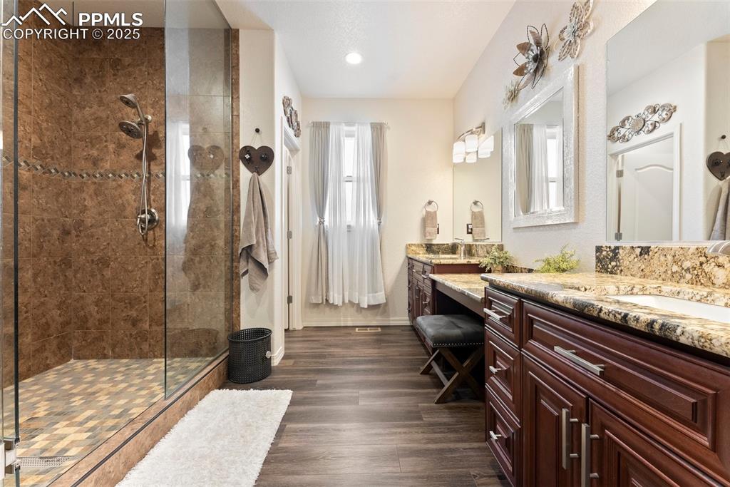 Image 16 of 40: Bathroom