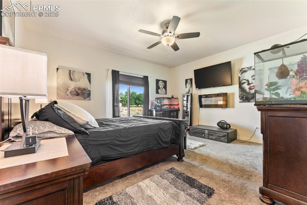 Image 20 of 40: Bedroom