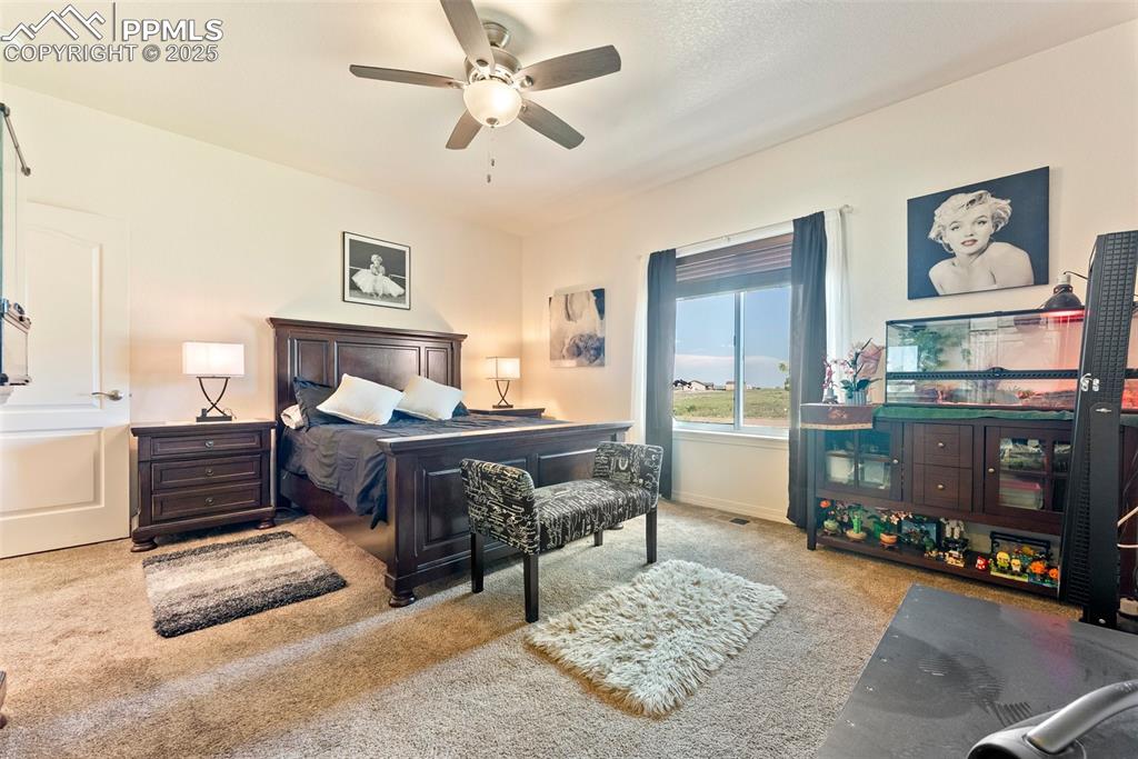 Image 21 of 40: Bedroom