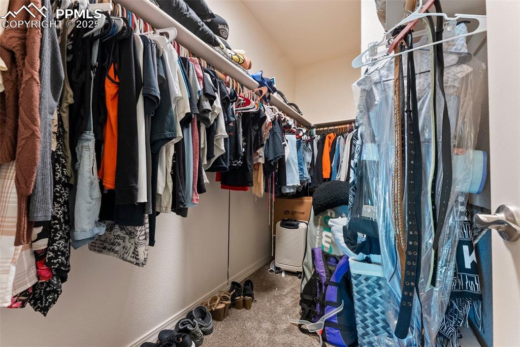 Image 24 of 40: Closet