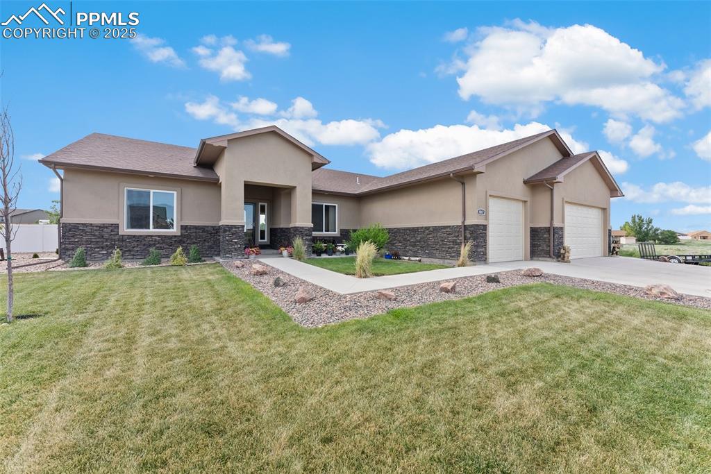 Image 4 of 40: Front of Structure