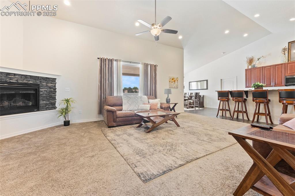 Image 5 of 40: Living Room