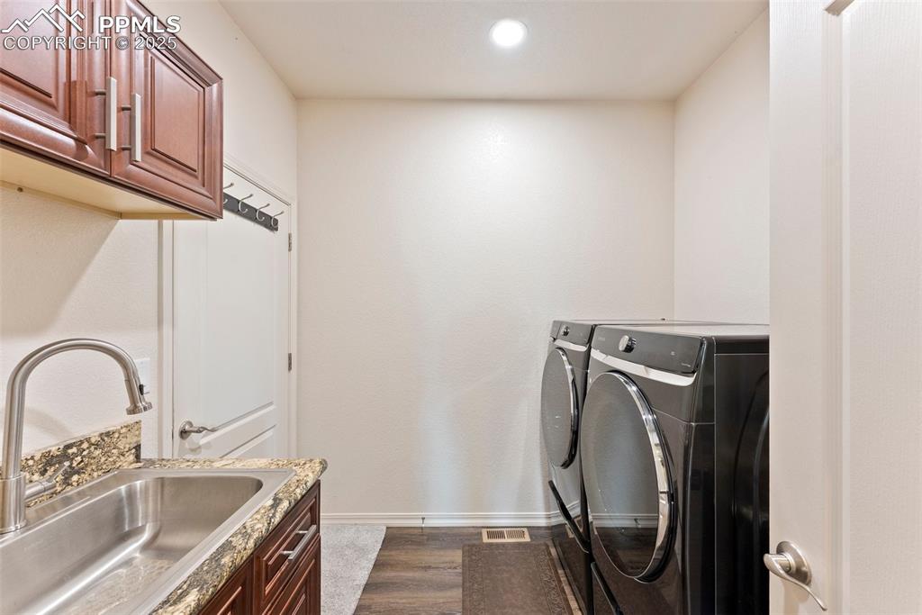 Image 9 of 40: Laundry