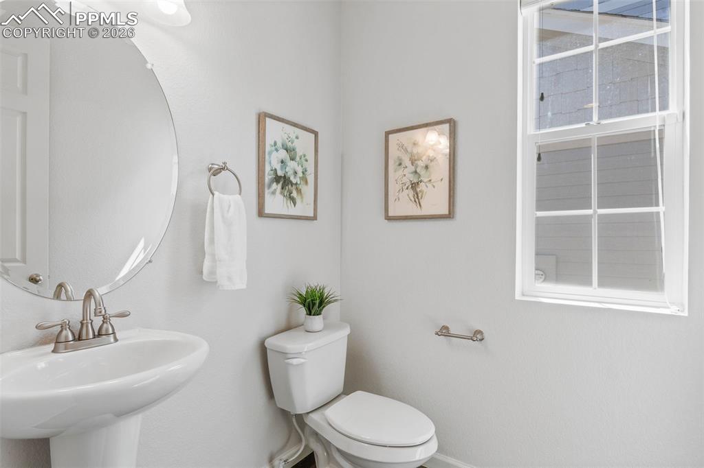 Image 10 of 50: Bathroom