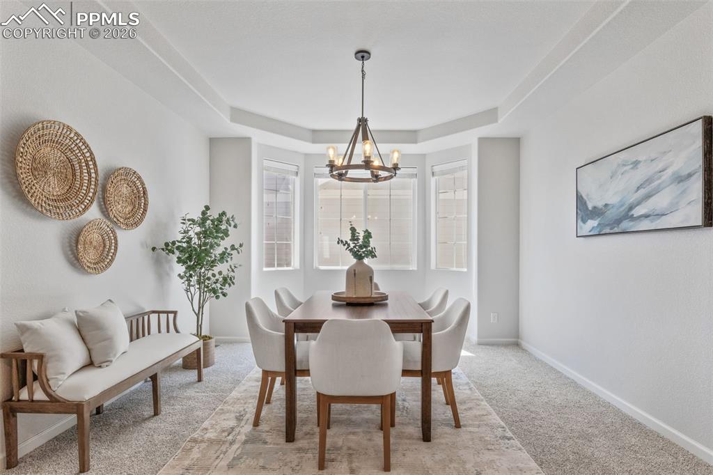 Image 11 of 50: Dining Area