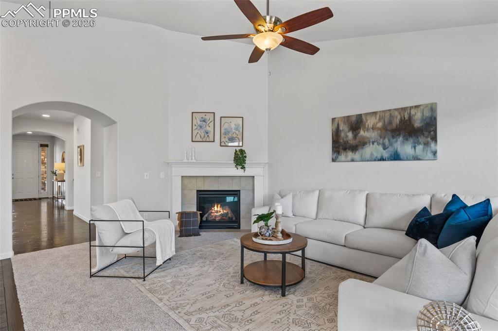 Image 15 of 50: Living Room