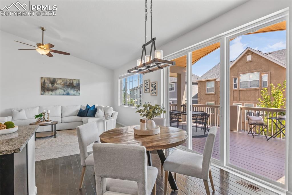 Image 18 of 50: Dining Area