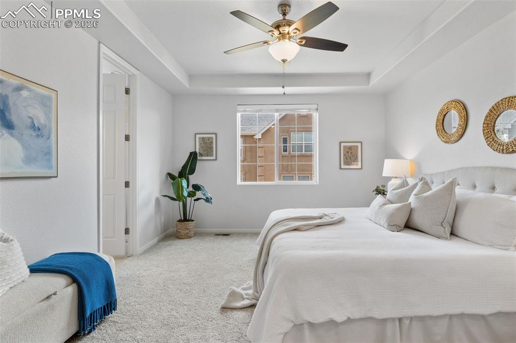 Image 25 of 50: Bedroom