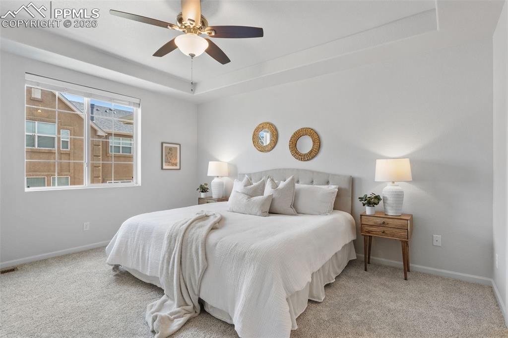 Image 26 of 50: Bedroom