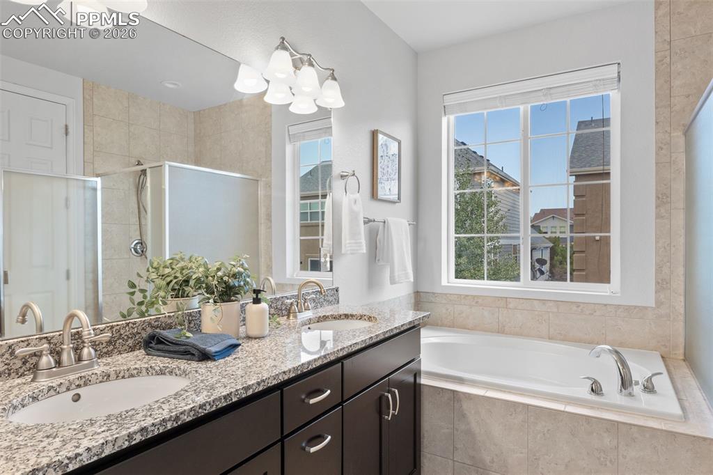 Image 29 of 50: Bathroom