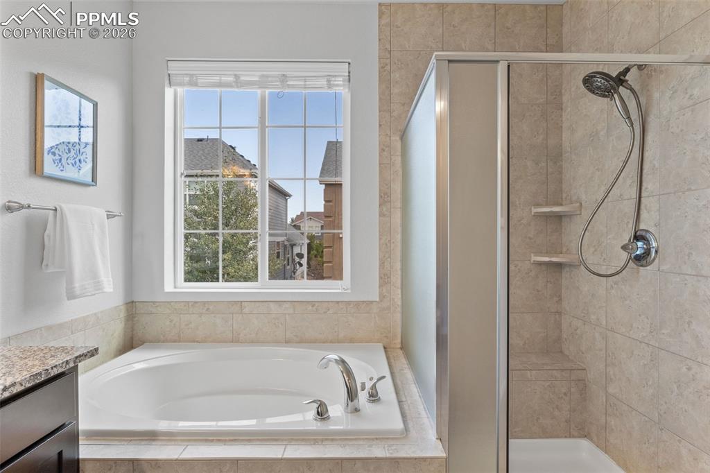 Image 30 of 50: Bathroom