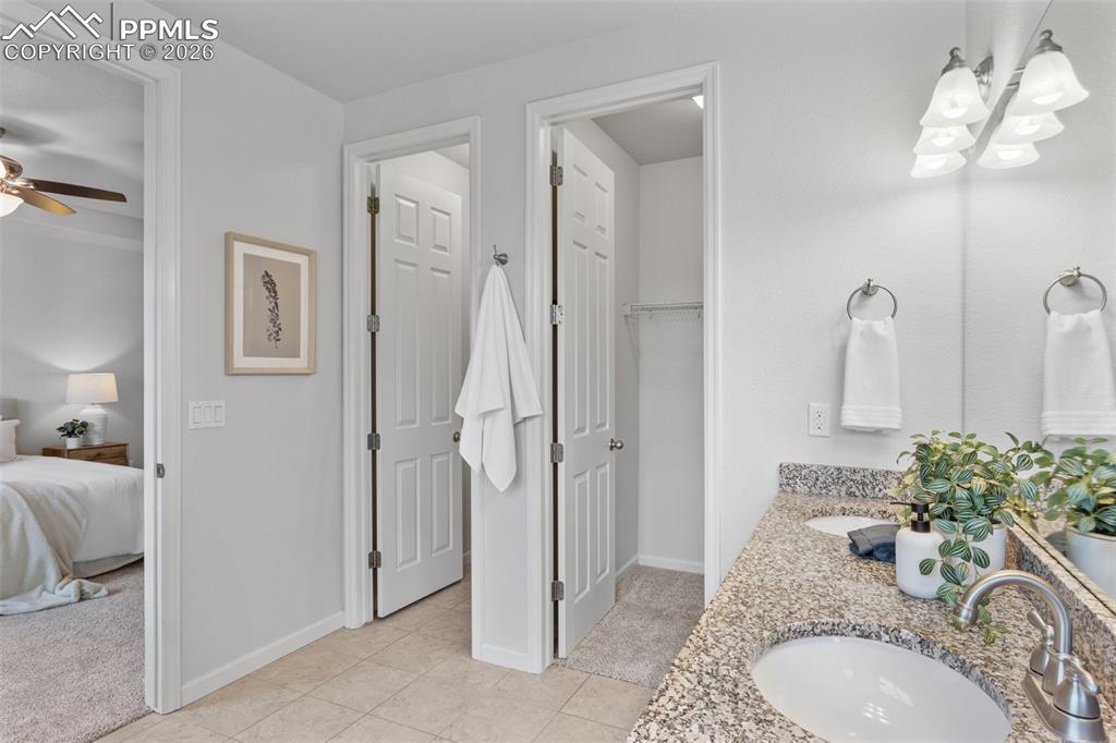 Image 31 of 50: Bathroom