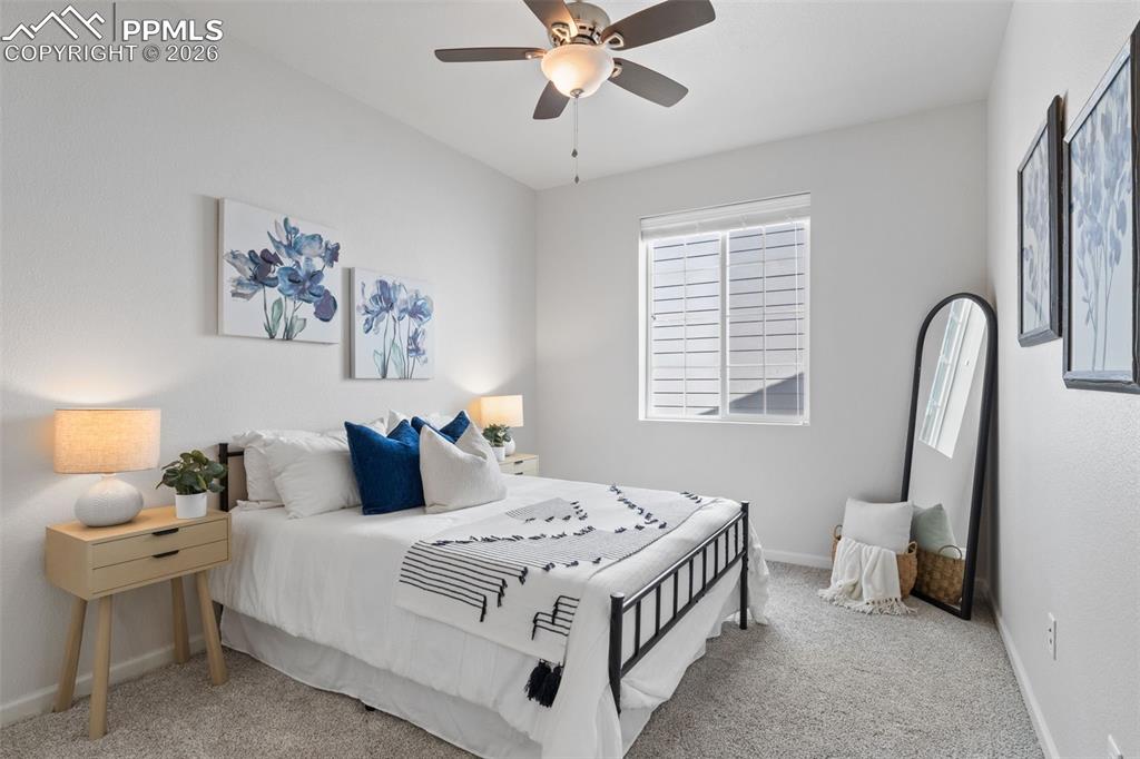 Image 32 of 50: Bedroom