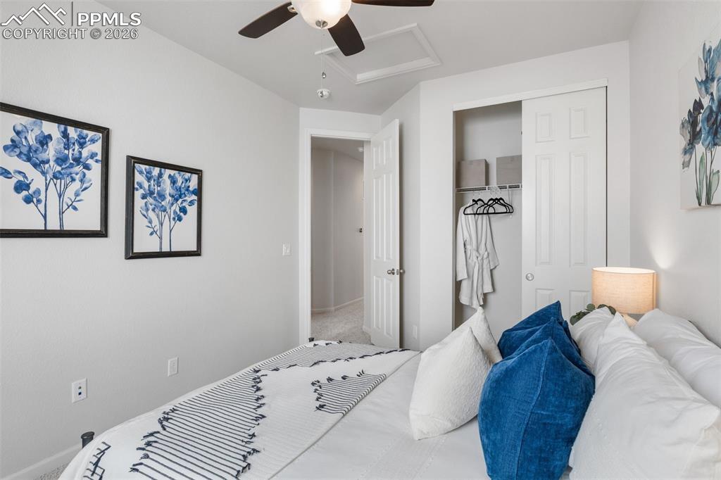 Image 33 of 50: Bedroom