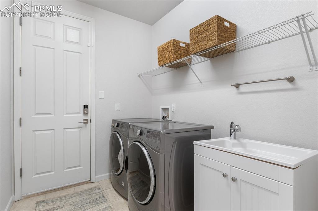 Image 42 of 50: Laundry