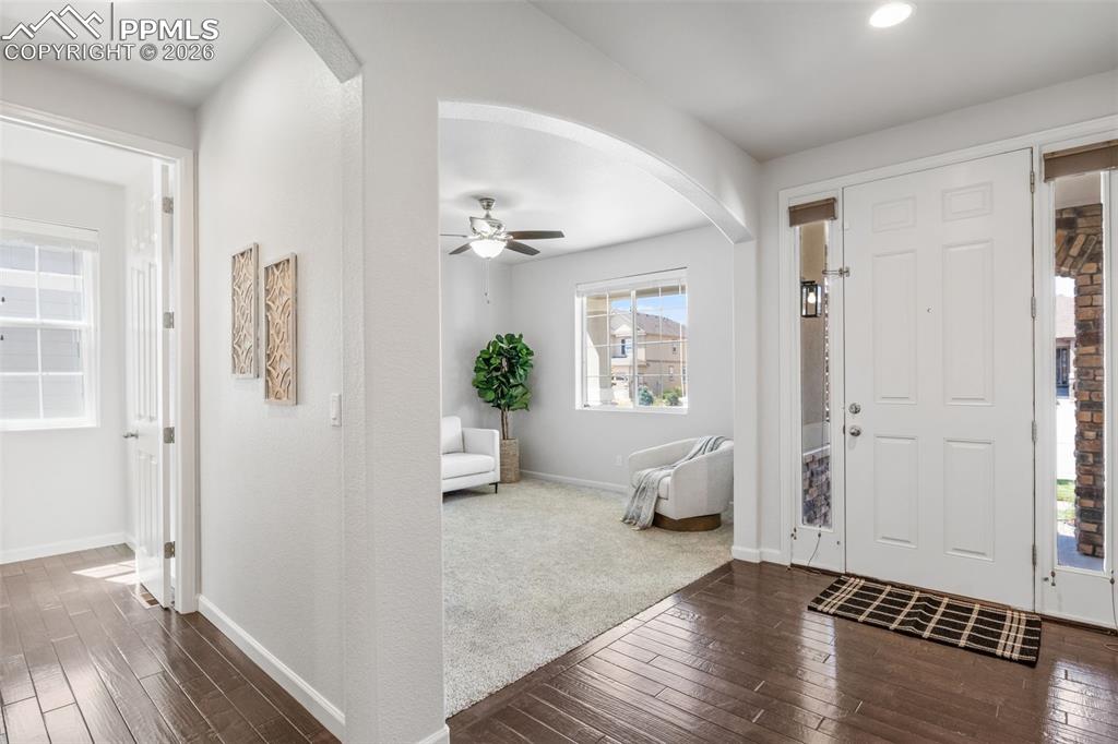 Image 7 of 50: Entry