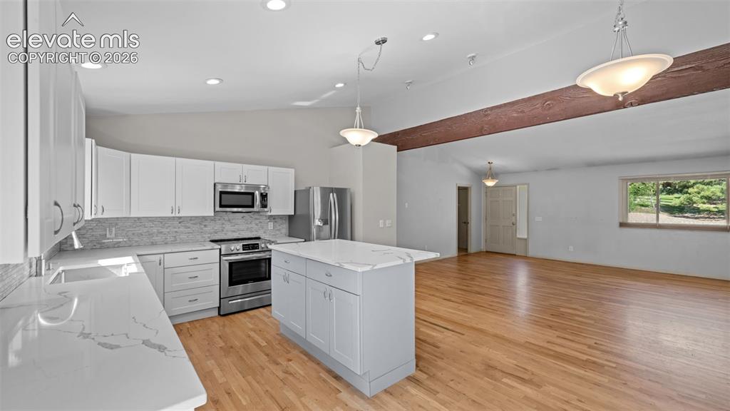 Image 10 of 43: Kitchen