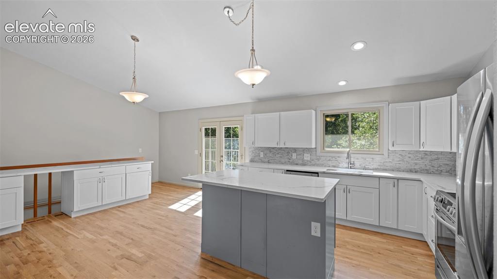 Image 12 of 43: Kitchen
