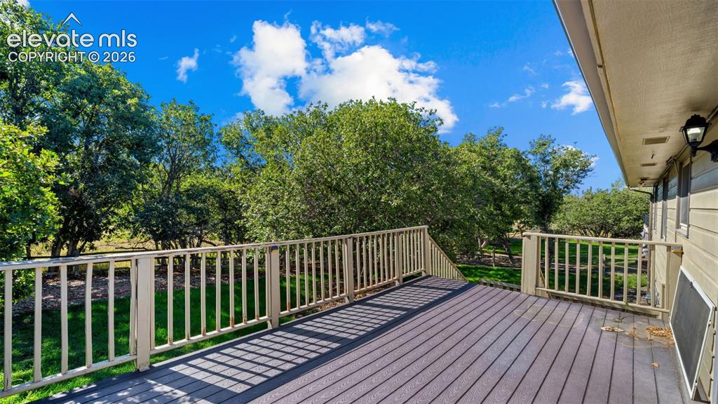 Image 33 of 43: Deck