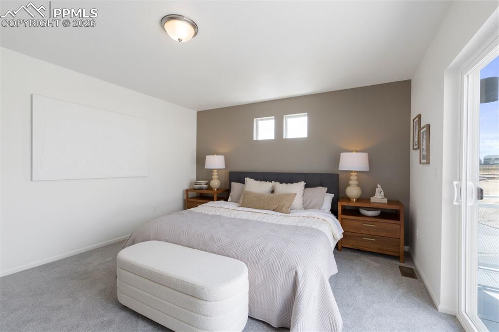 Image 13 of 17: *Photos of a model home*