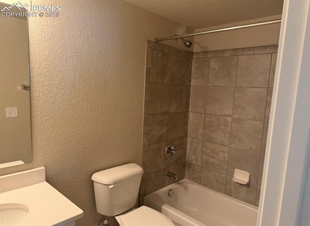 Image 21 of 21: Bathroom