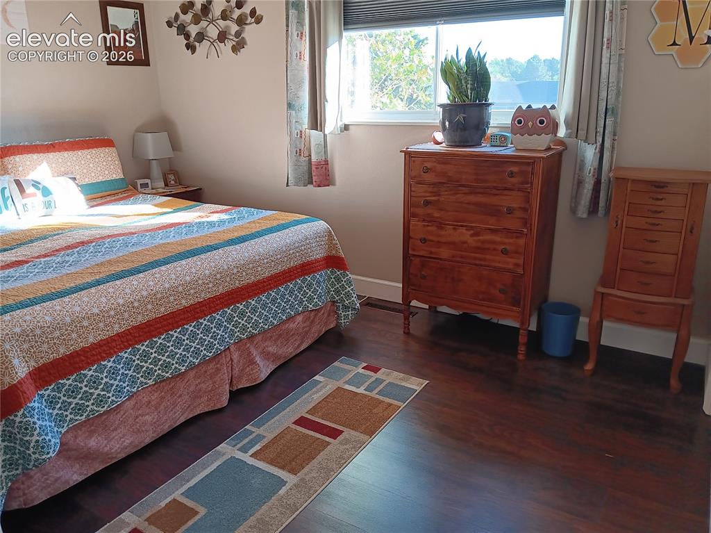 Image 20 of 37: Bedroom