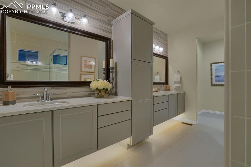 Image 9 of 14: Same Floor Plan, Different House
