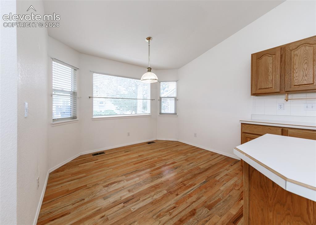 Image 10 of 50: Dining Area