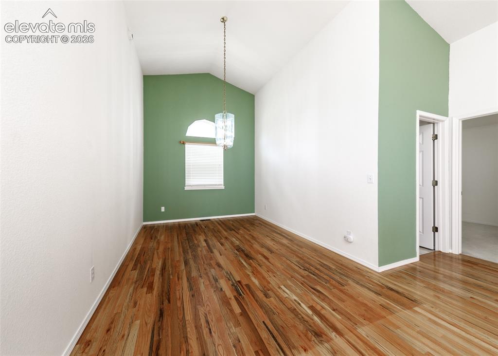 Image 18 of 50: Dining Room