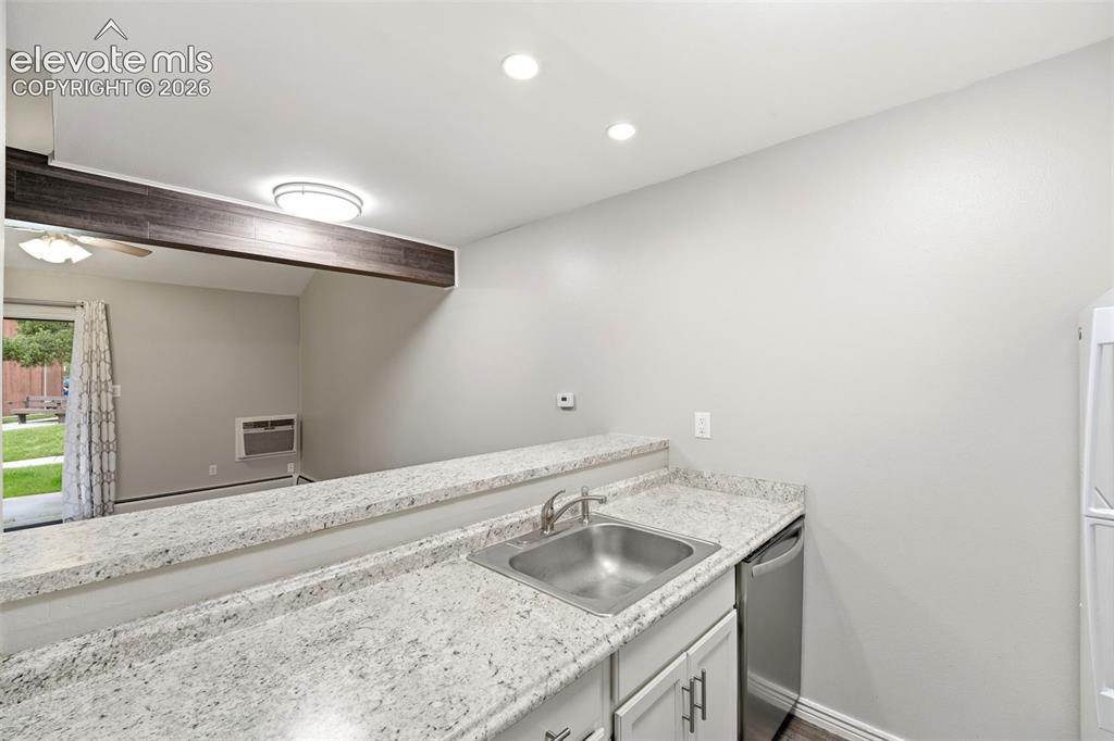 Image 11 of 44: Kitchen