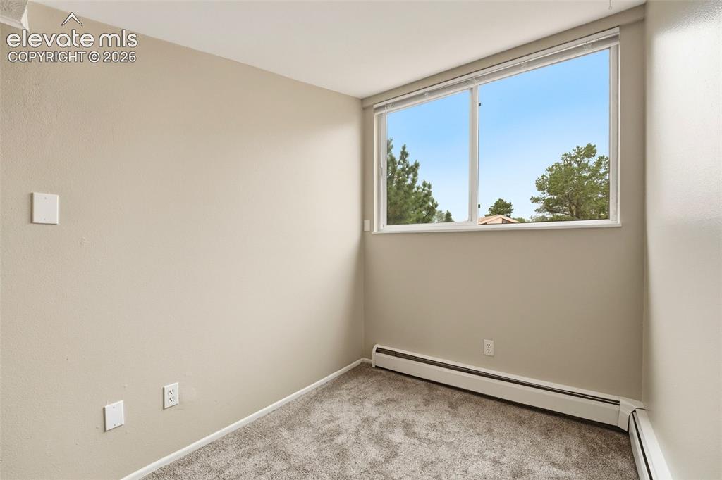 Image 21 of 44: Sitting Room
