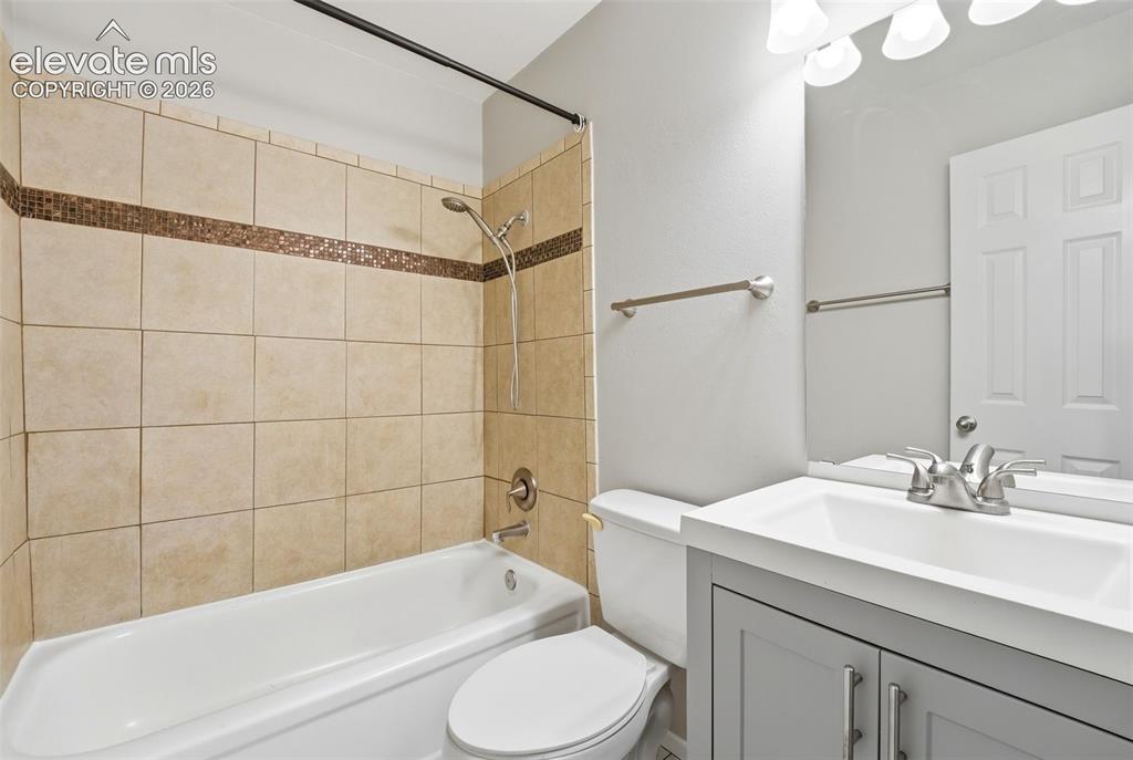 Image 27 of 44: Updated upper level full bathroom