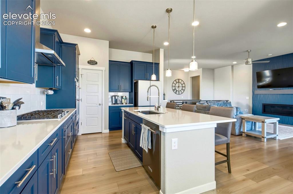 Image 14 of 50: Kitchen