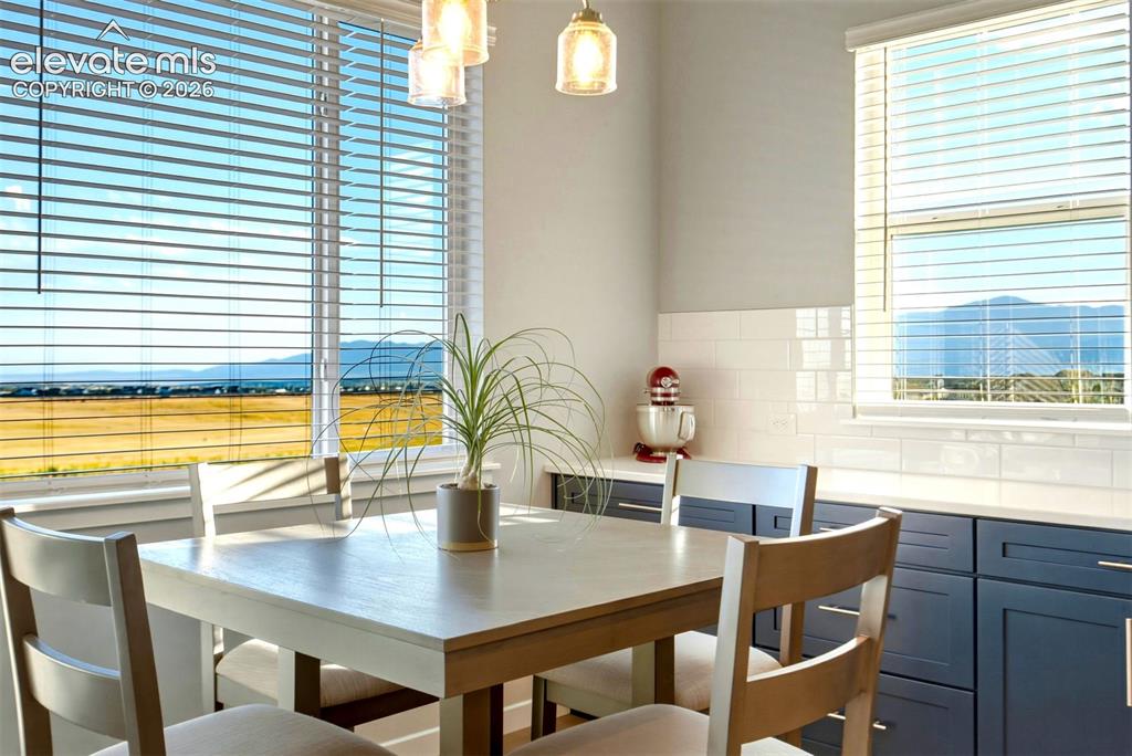 Image 15 of 50: Dining Area
