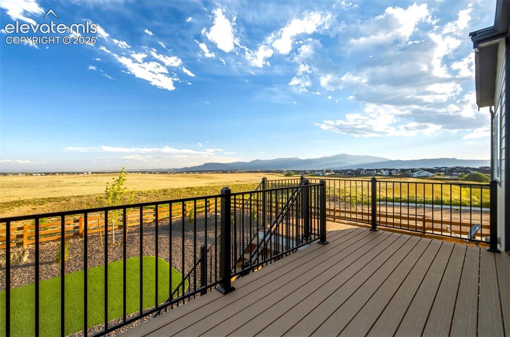 Image 16 of 50: Deck