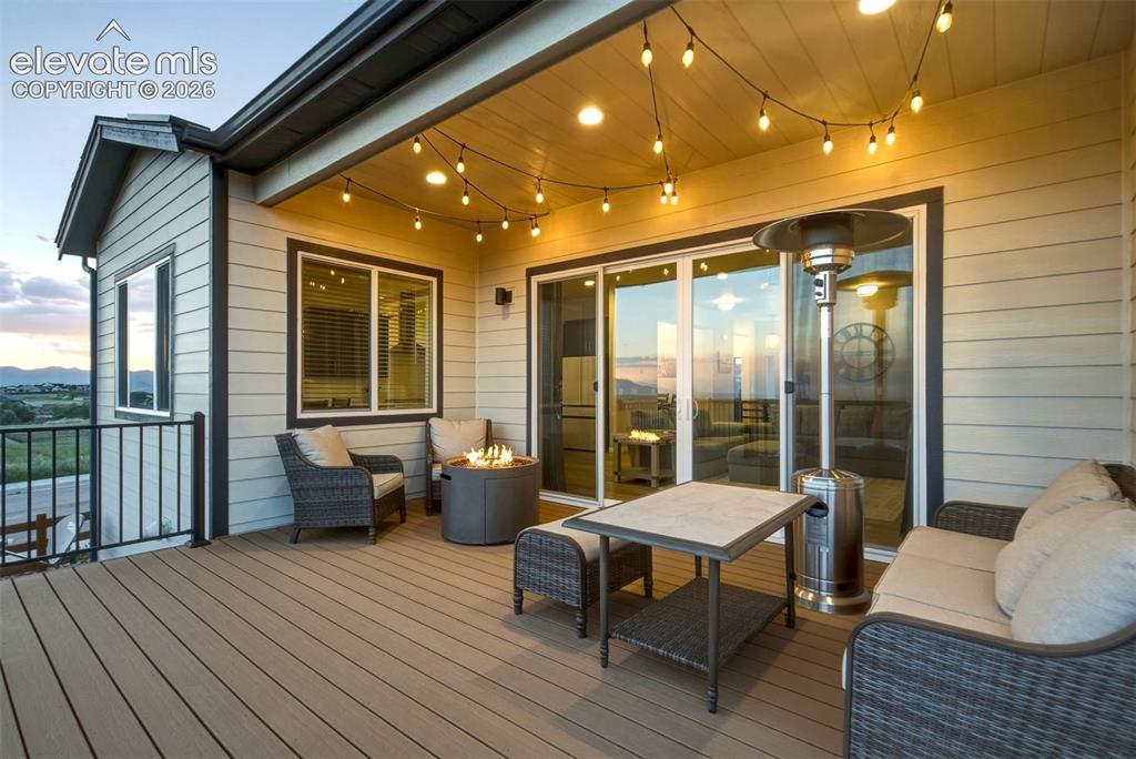 Image 17 of 50: Deck