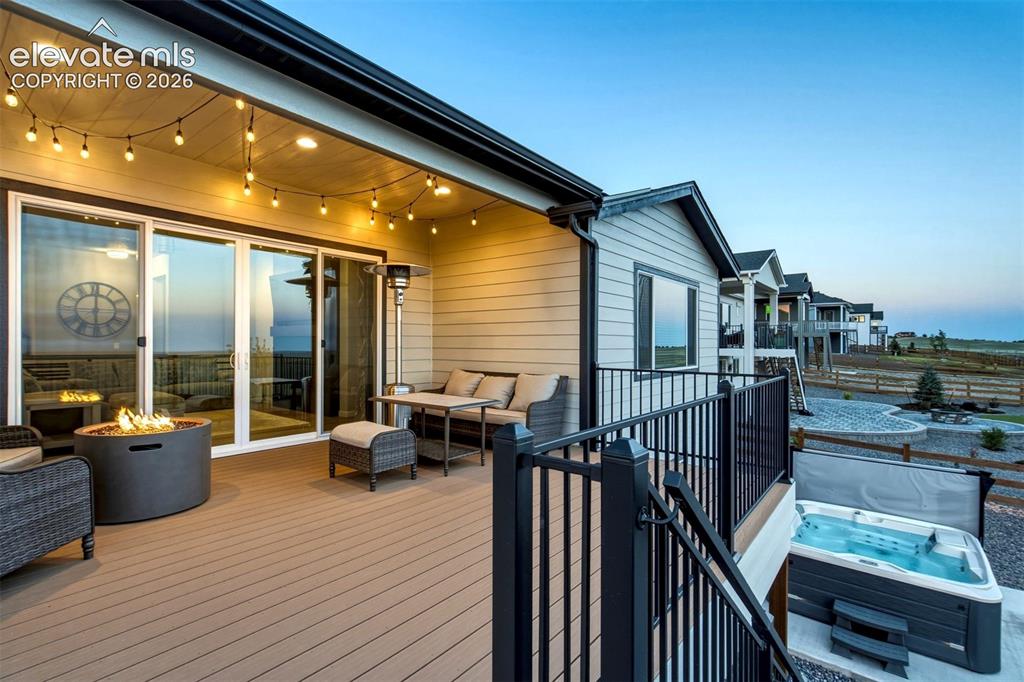 Image 18 of 50: Deck