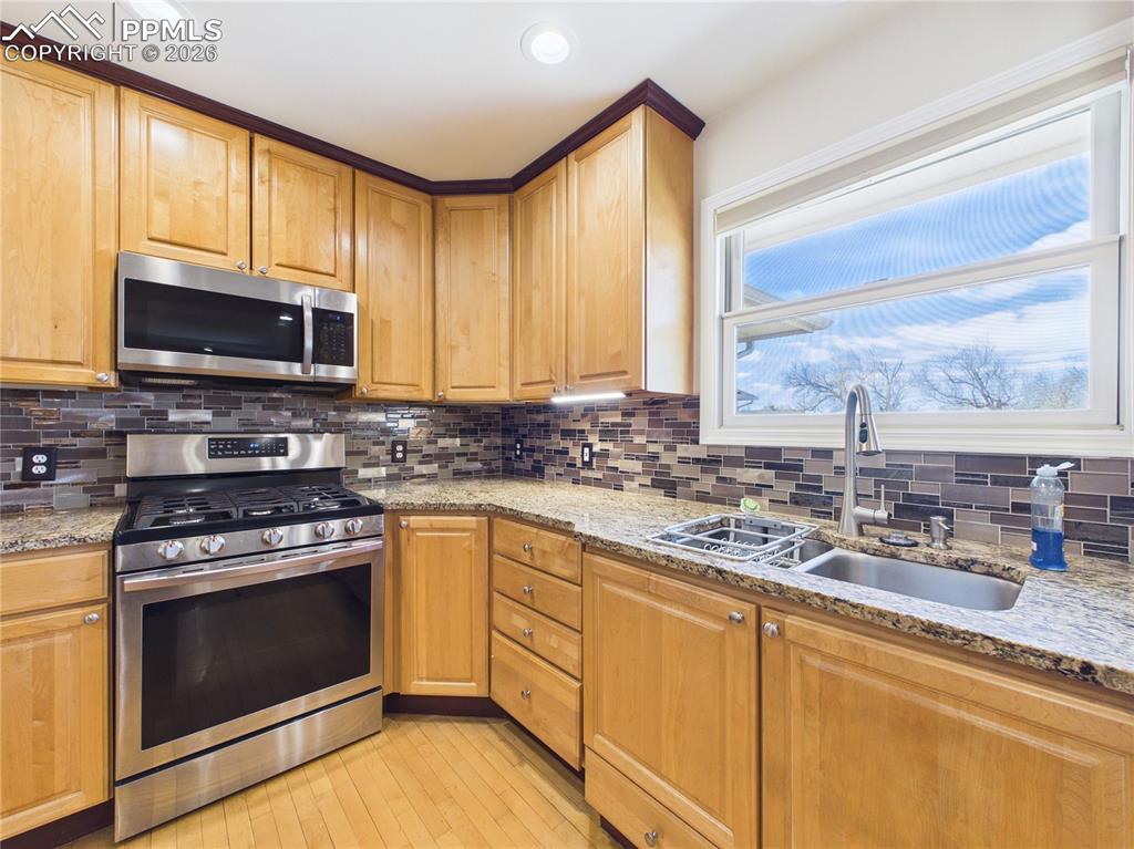 Image 11 of 48: Kitchen