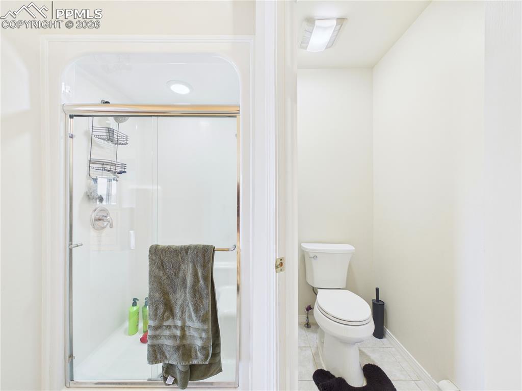 Image 20 of 48: Bathroom