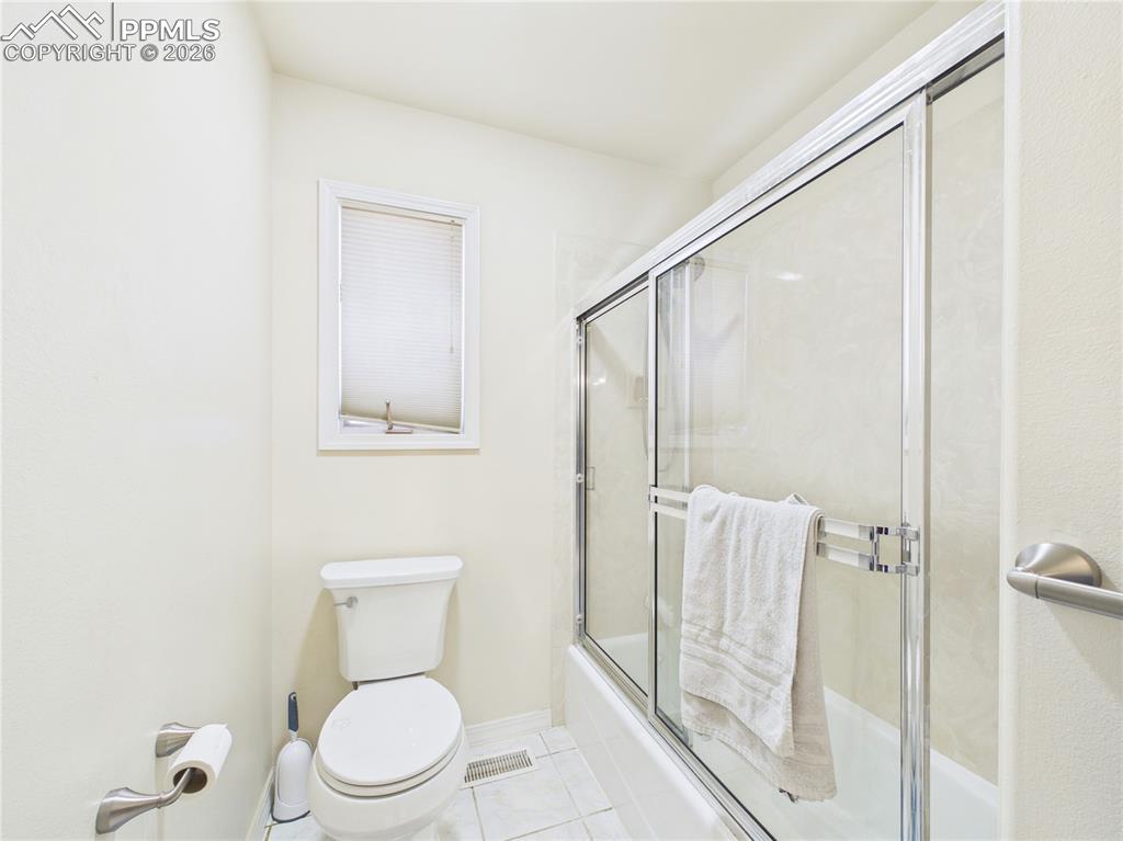 Image 26 of 48: Bathroom